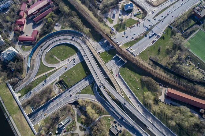 Oprogramowanie ZWCAD pomaga w projektowaniu oraz oznakowaniu dróg i ulic.