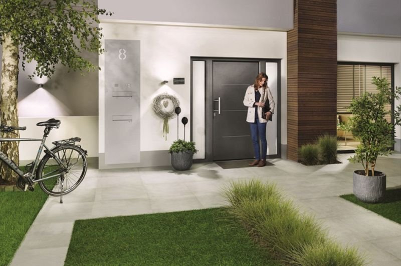 Drzwi zewnętrzne Thermo65 ze stalową płytą i aluminiową ościeżnicą
