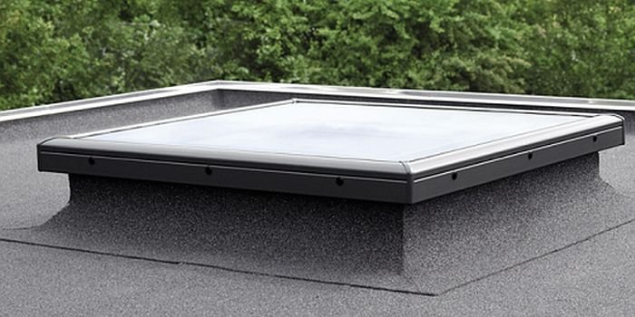 Okno w dachu płaskim fot. VELUX