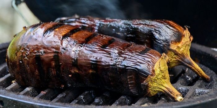Lekko posolone bakłażany oddadzą goryczkę i staną się samodzielnym daniem lub składnikiem bałkańskiego ajvaru, fot. www.pixabay.com