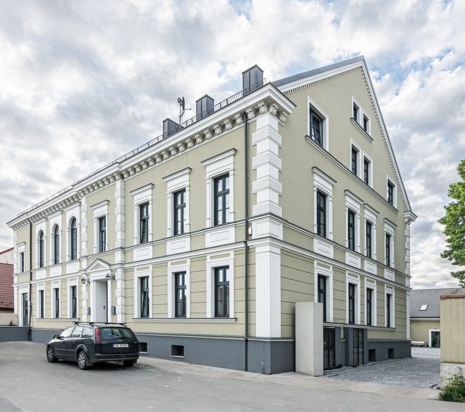 hostel jutrzenka jelcz laskowice fasada roku