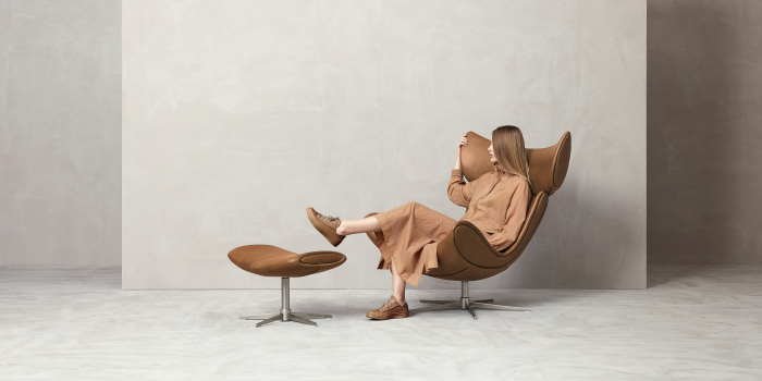 Fotel Imola tapicerowany naturalną sk&oacute;rą, fot. BoConcept