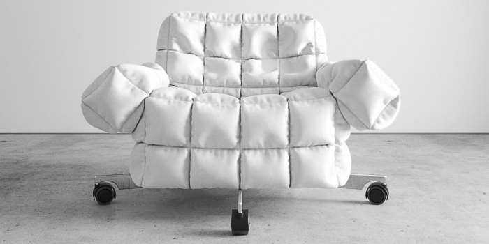 Już trwają prace nad fotelem Parfait Lounge Chair. Fot. Nobonobo