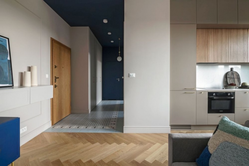 przedpokoj granatowy sufit decoroom