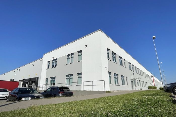 tarnowo podgorne obiekt biurowo socjalny fasada roku2023