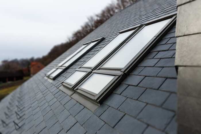 Nawet najbardziej energooszczędne okno nie spełni swoich funkcji jeśli nie będzie poprawnie zamontowane w dachu. Fot. FAKRO