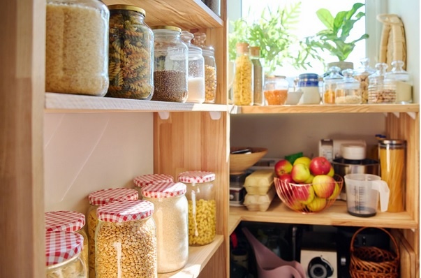 Jak przechowywać zapasy żywności w domu i ogrodzie? fot. www.elements.envato.com