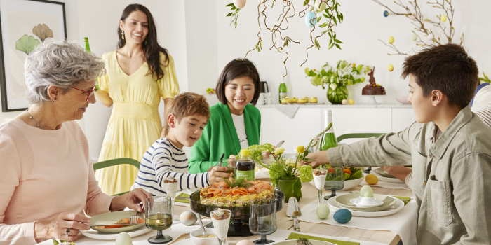 Jak ozdobić st&oacute;ł na Wielkanoc? Fot. IKEA