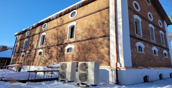 Zielony Kompleks Dw&oacute;r OSTOYA z kaskadą pomp ciepła, fot. De Dietrich