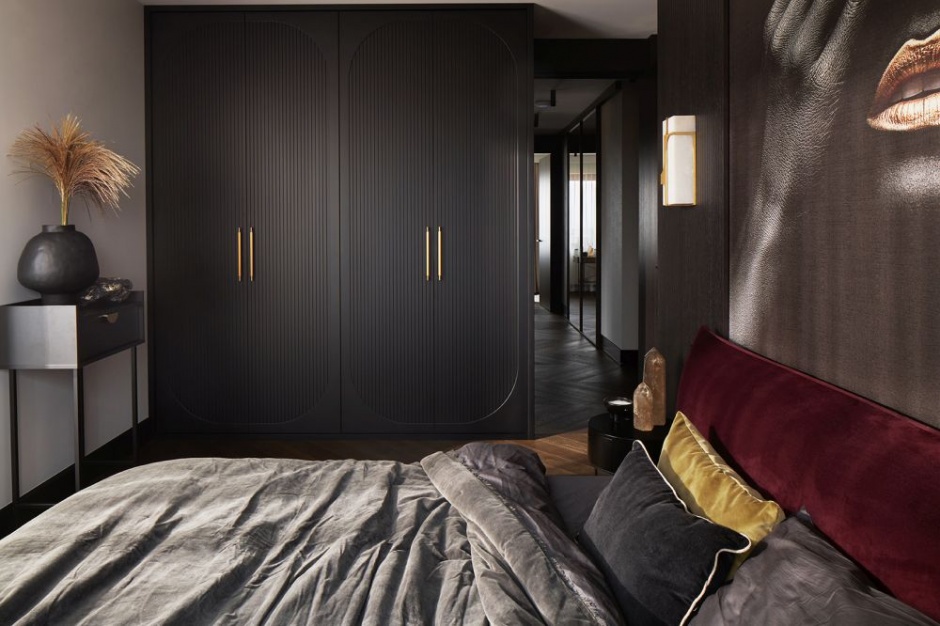 elegancki apartament sypialnia zabudowa deer design