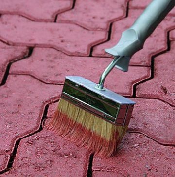 malowanie nawierzchni pedzlem tikkurila