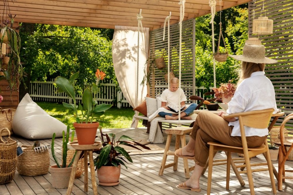 pergola w ogrodzie tikkurila