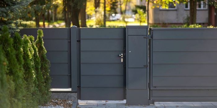 Czas na porządki w ogrodzie &ndash; jak pielęgnować ogrodzenia, fot. Wiśniowski