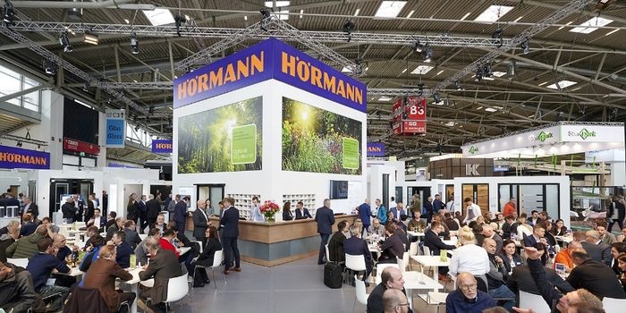 Stoisko firmy H&ouml;rmann na targach BAU 2025