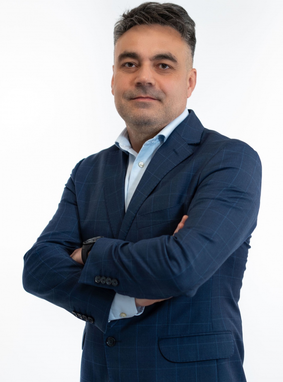 adam kruzynski grupa shelly