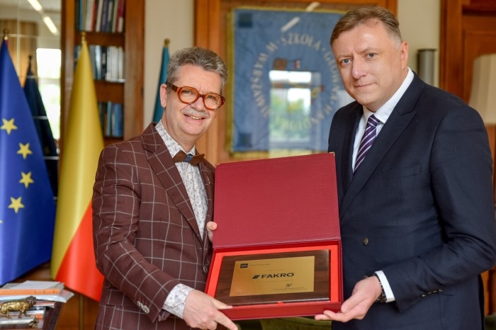 fakro czlonkiem klubu partnerow sgh 2