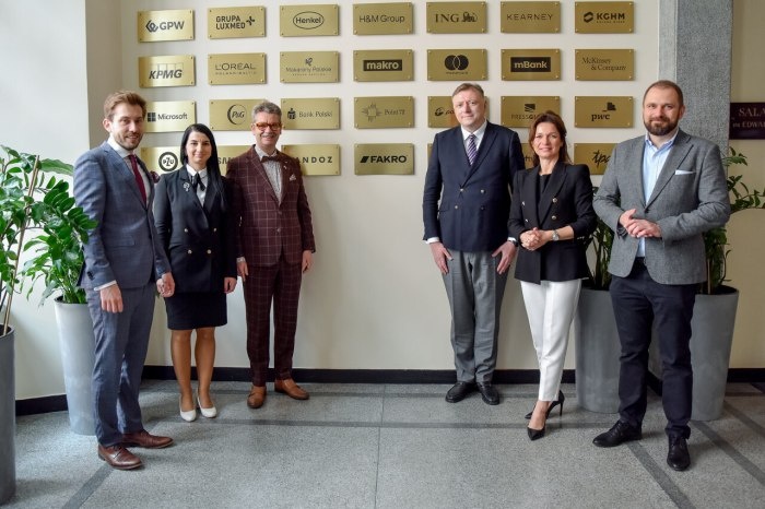 fakro czlonkiem klubu partnerow sgh 7