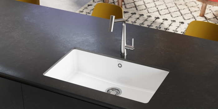 Nowe ceramiczne zlewozmywaki podwieszane. Fot. Franke