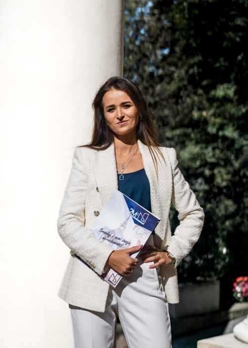 katarzyna myśliwiec zdjęcie od pasa w górę