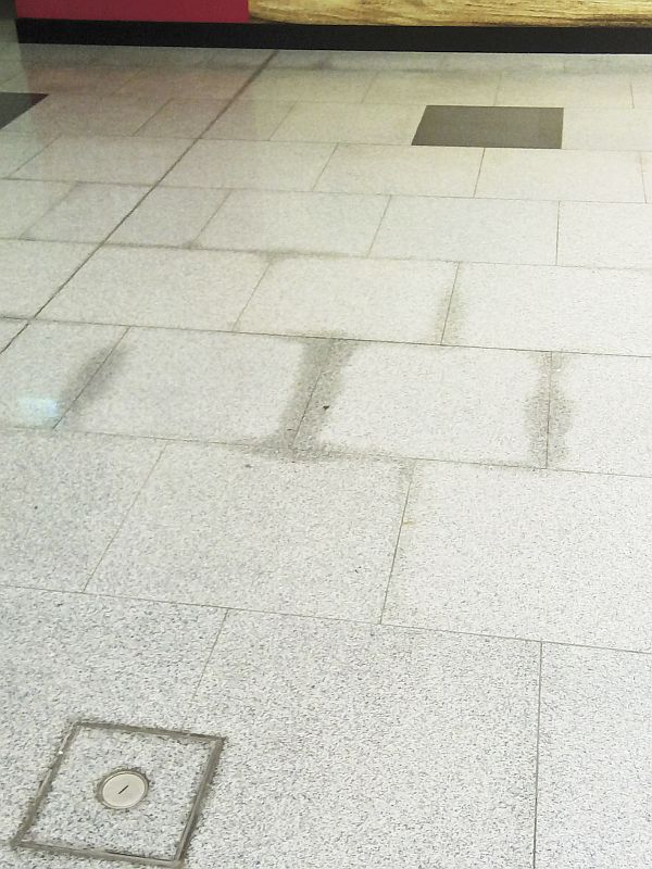 Skutki nieprawidłowego spoinowania płyt kamiennych